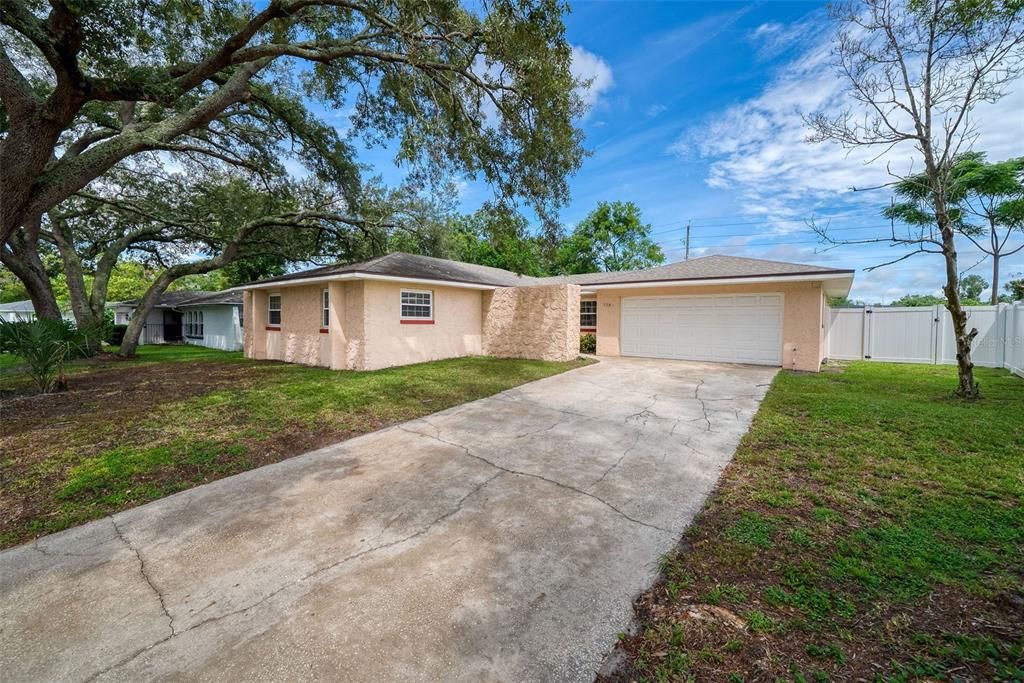 For Sale: $375,000 (4 beds, 2 baths, 1509 Square Feet)