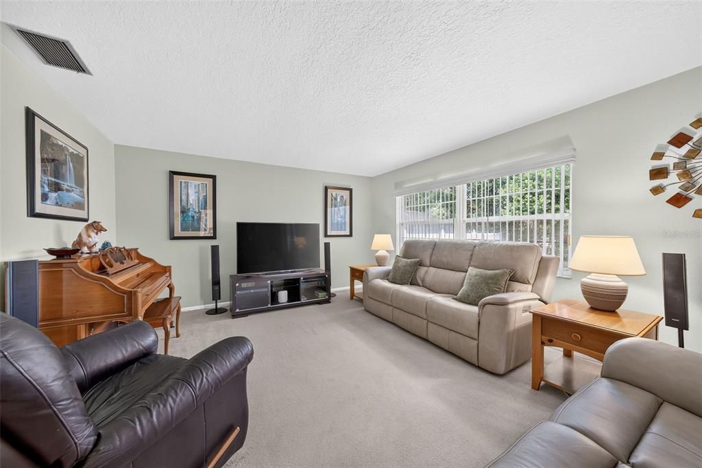 For Sale: $375,000 (4 beds, 2 baths, 1509 Square Feet)