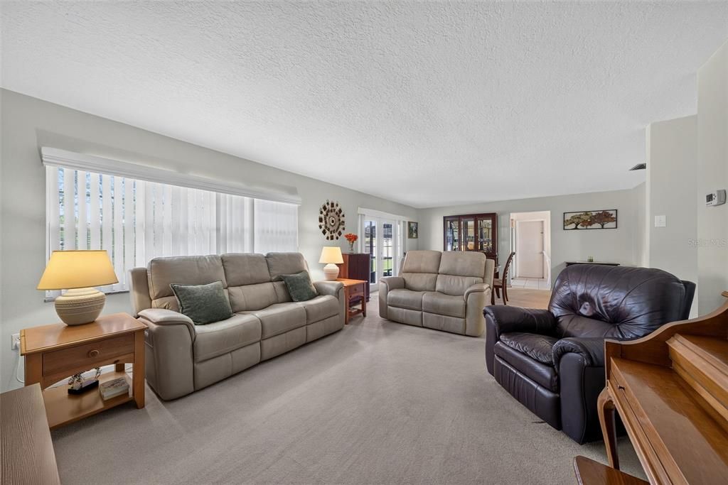 For Sale: $375,000 (4 beds, 2 baths, 1509 Square Feet)