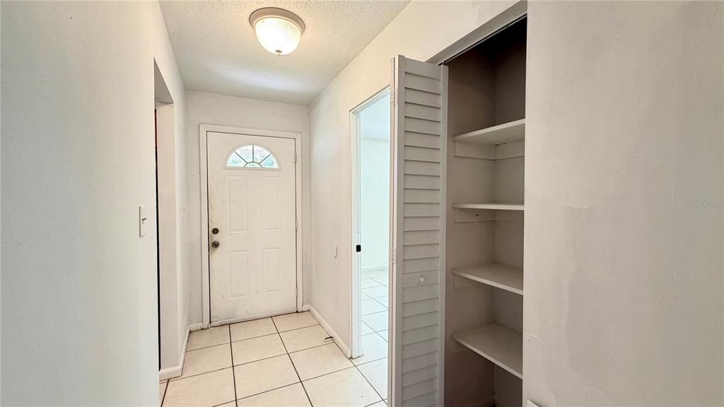 For Rent: $1,595 (2 beds, 1 baths, 850 Square Feet)