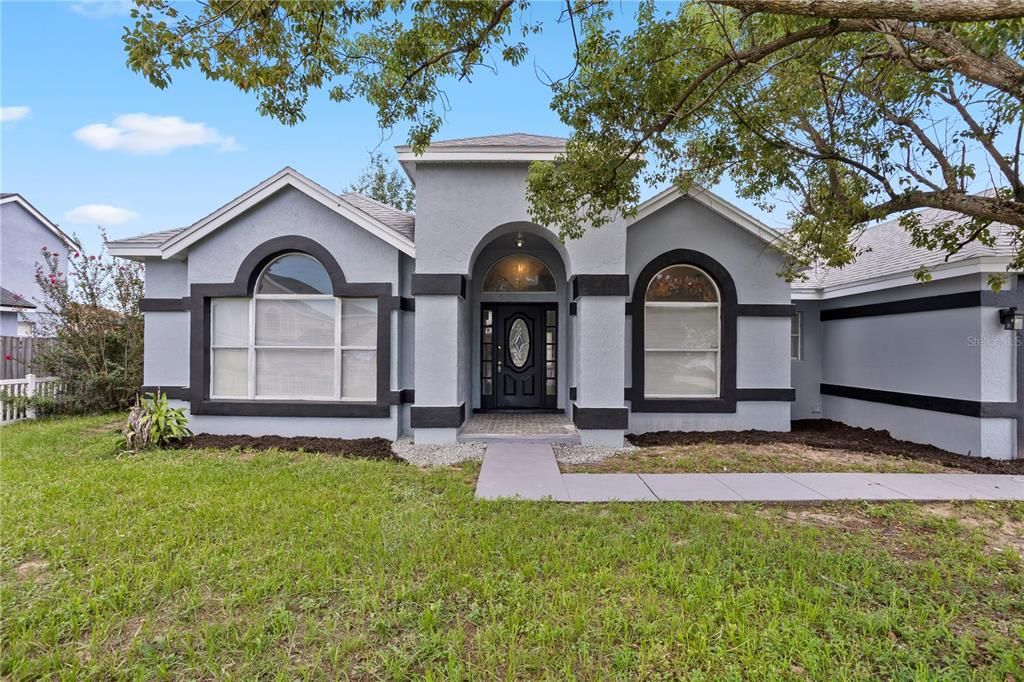 For Sale: $425,000 (4 beds, 2 baths, 2565 Square Feet)