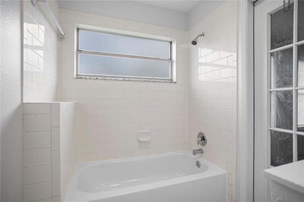 For Sale: $425,000 (4 beds, 2 baths, 2565 Square Feet)