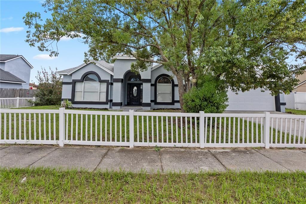 For Sale: $425,000 (4 beds, 2 baths, 2565 Square Feet)