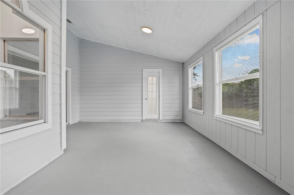 For Sale: $425,000 (4 beds, 2 baths, 2565 Square Feet)