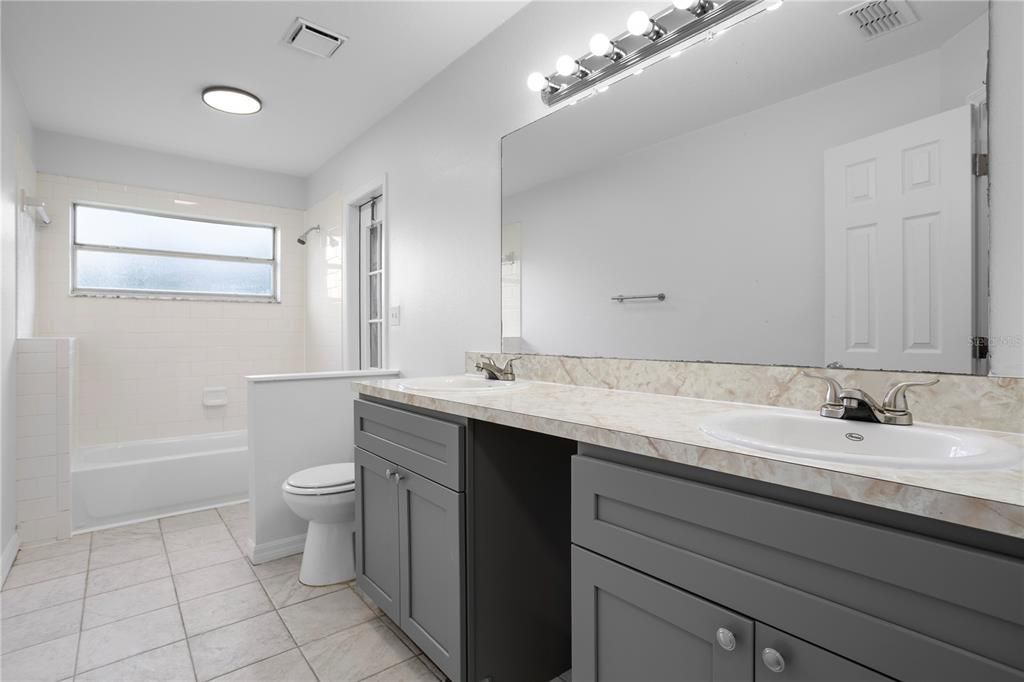 For Sale: $425,000 (4 beds, 2 baths, 2565 Square Feet)