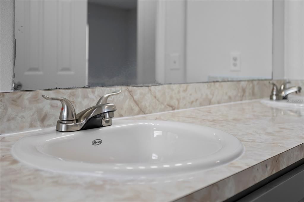 For Sale: $425,000 (4 beds, 2 baths, 2565 Square Feet)
