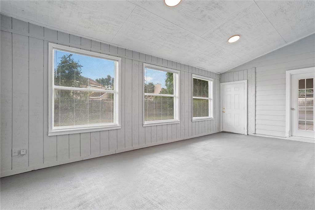 For Sale: $425,000 (4 beds, 2 baths, 2565 Square Feet)