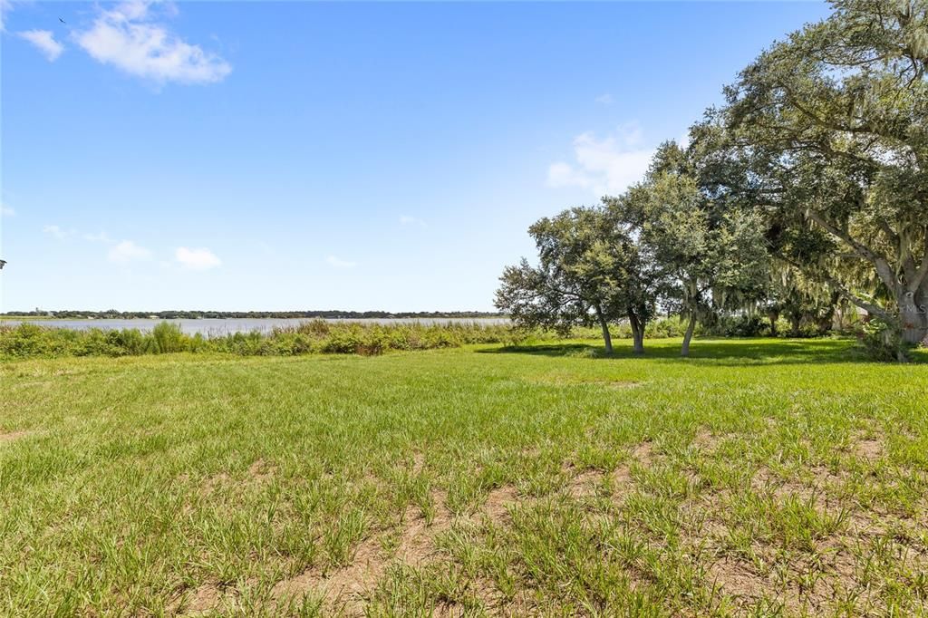 For Sale: $299,000 (2 beds, 2 baths, 1605 Square Feet)