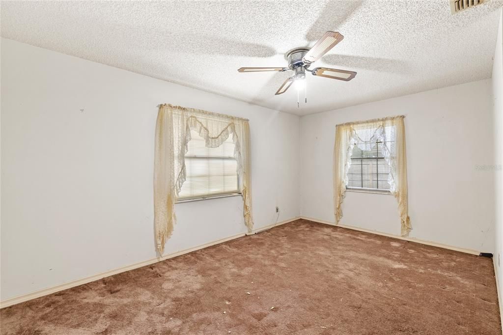 For Sale: $299,000 (2 beds, 2 baths, 1605 Square Feet)