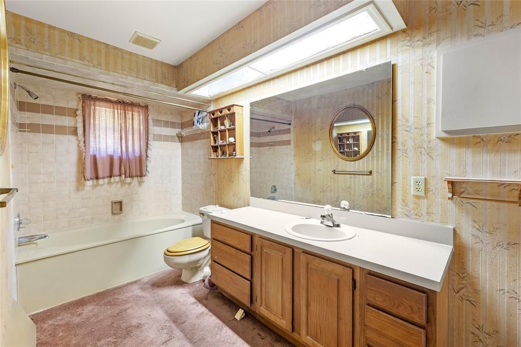 For Sale: $299,000 (2 beds, 2 baths, 1605 Square Feet)