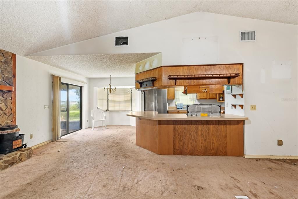For Sale: $299,000 (2 beds, 2 baths, 1605 Square Feet)