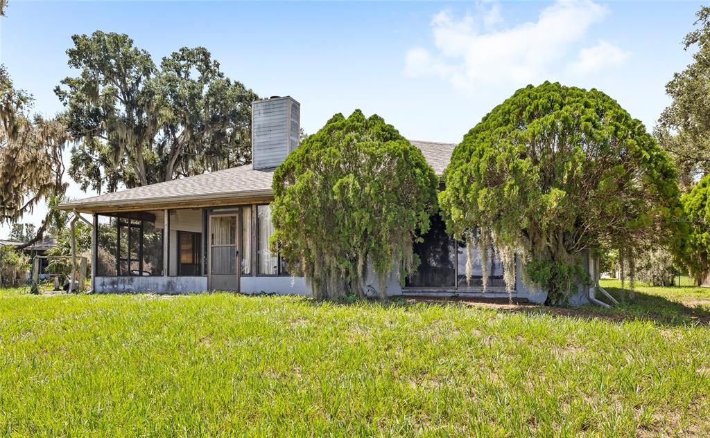 For Sale: $299,000 (2 beds, 2 baths, 1605 Square Feet)