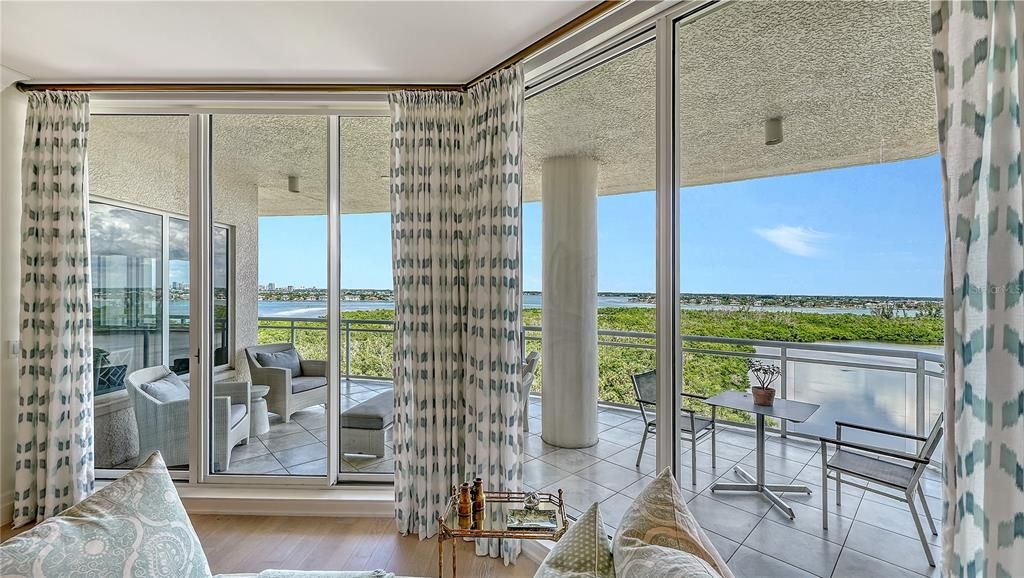 На продажу: $3,499,000 (2 спален, 3 ванн, 3330 Квадратных фут)