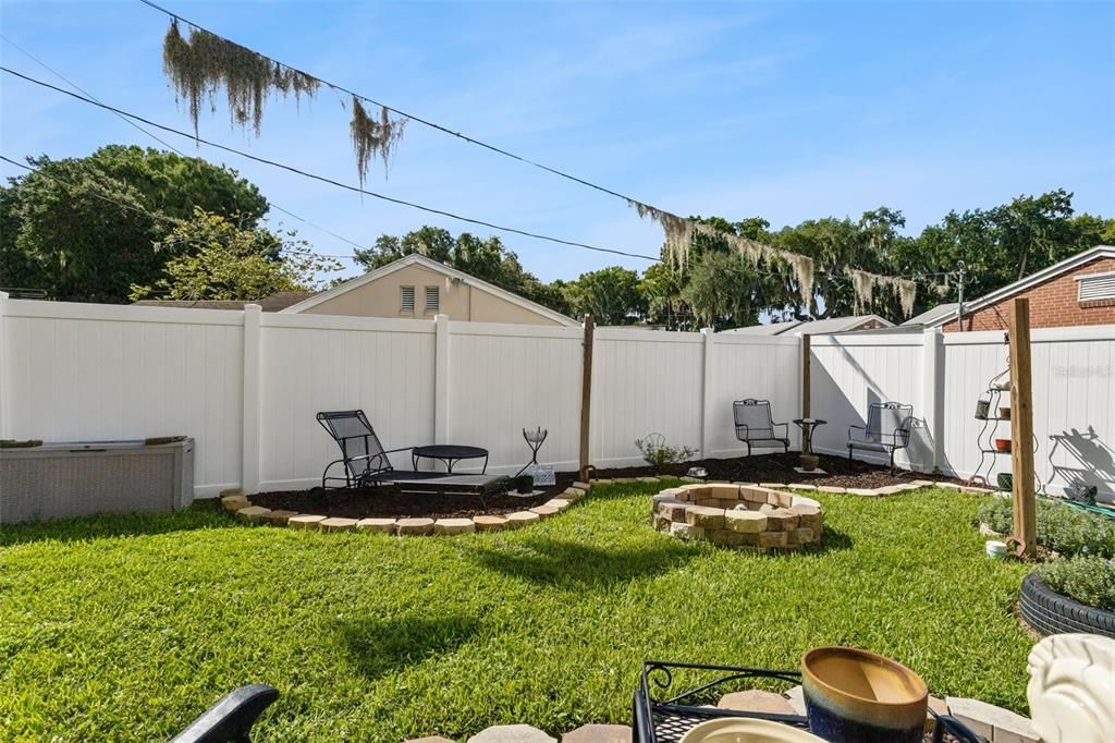 For Sale: $210,000 (1 beds, 1 baths, 685 Square Feet)