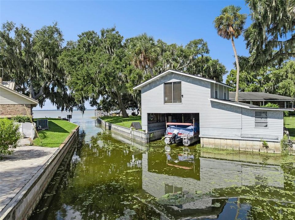 For Sale: $210,000 (1 beds, 1 baths, 685 Square Feet)