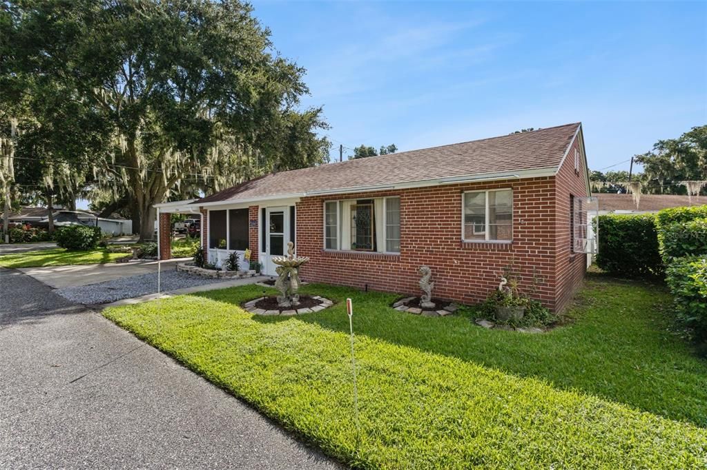 For Sale: $210,000 (1 beds, 1 baths, 685 Square Feet)