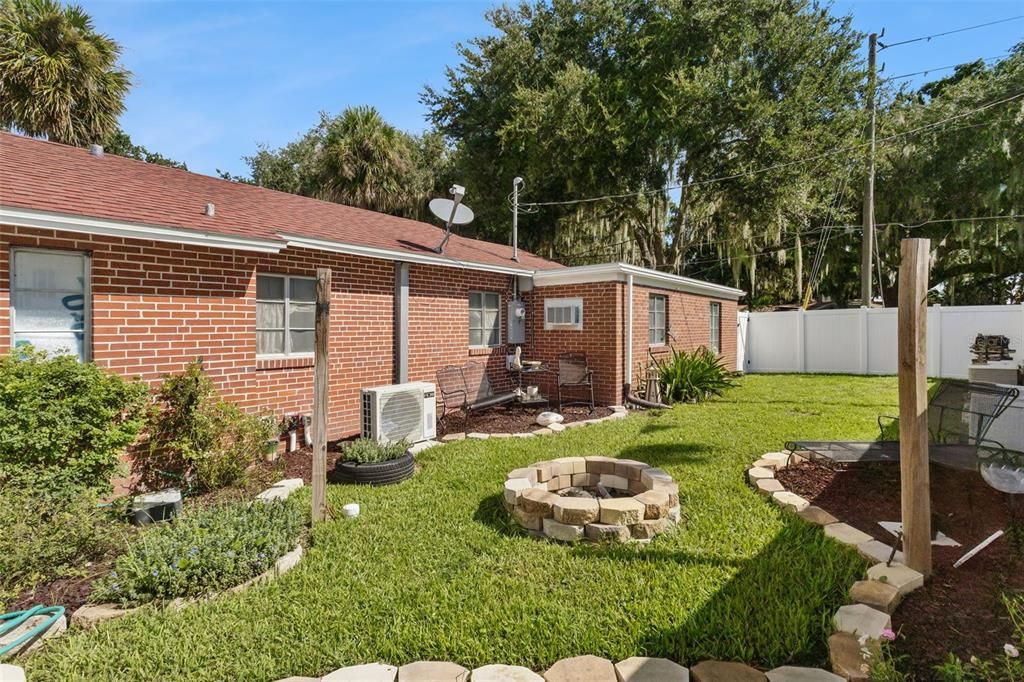 For Sale: $210,000 (1 beds, 1 baths, 685 Square Feet)
