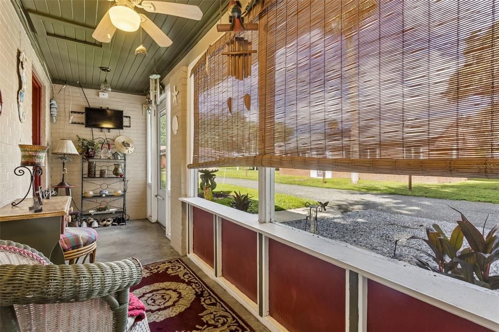 For Sale: $210,000 (1 beds, 1 baths, 685 Square Feet)