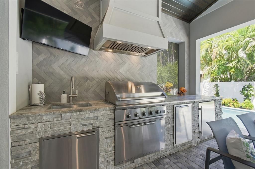 Activo con contrato: $2,495,000 (5 camas, 5 baños, 4110 Pies cuadrados)