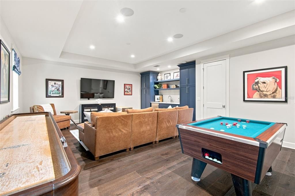 Activo con contrato: $2,495,000 (5 camas, 5 baños, 4110 Pies cuadrados)
