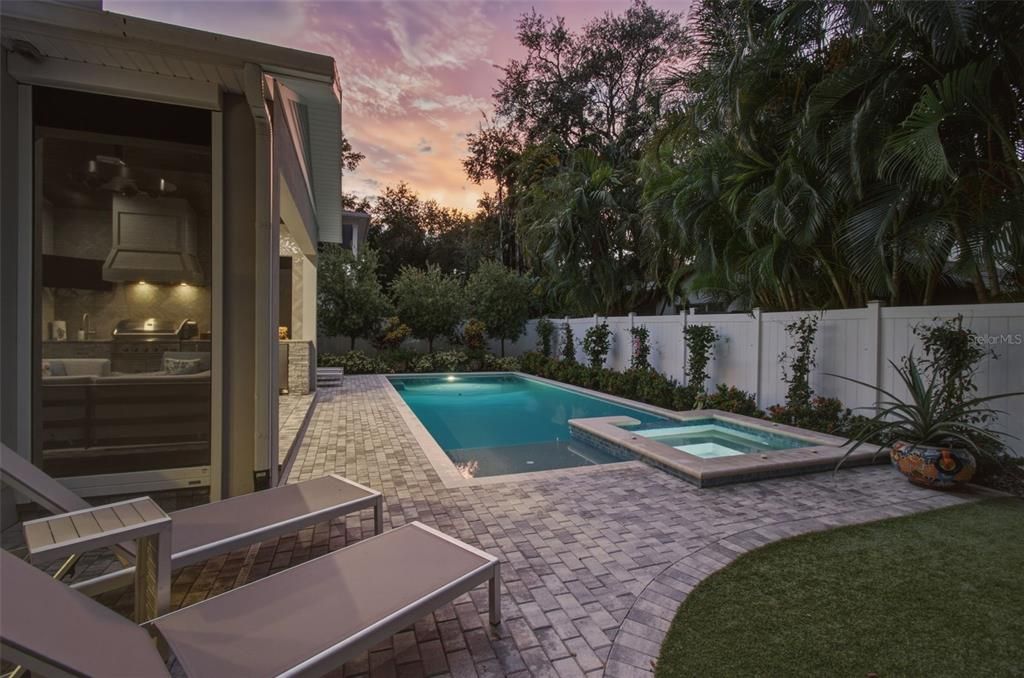 Activo con contrato: $2,495,000 (5 camas, 5 baños, 4110 Pies cuadrados)