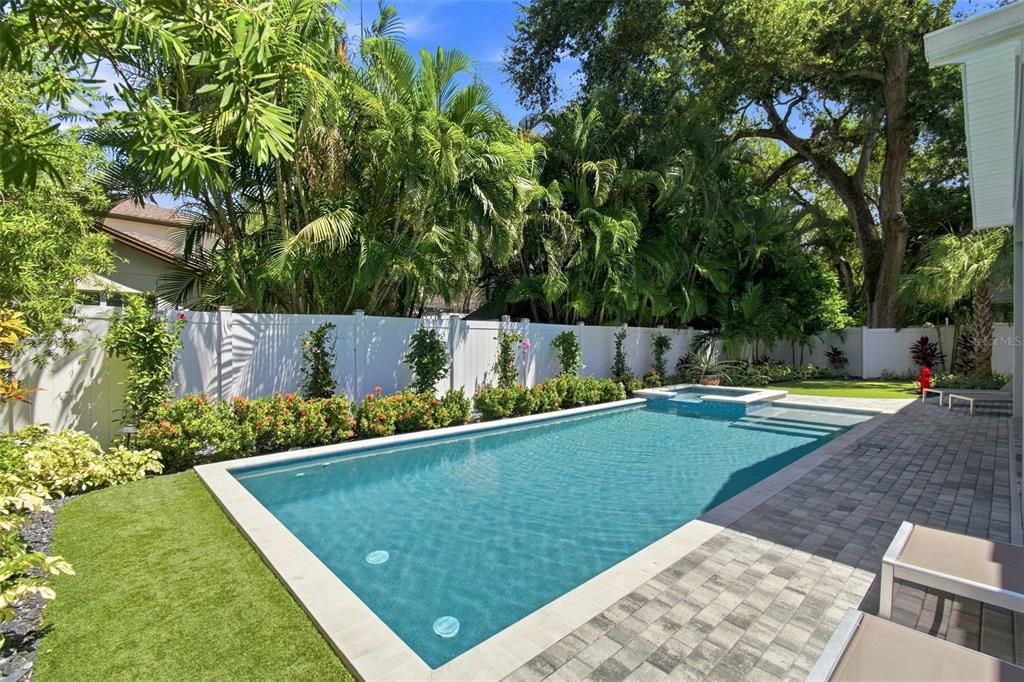 Activo con contrato: $2,495,000 (5 camas, 5 baños, 4110 Pies cuadrados)