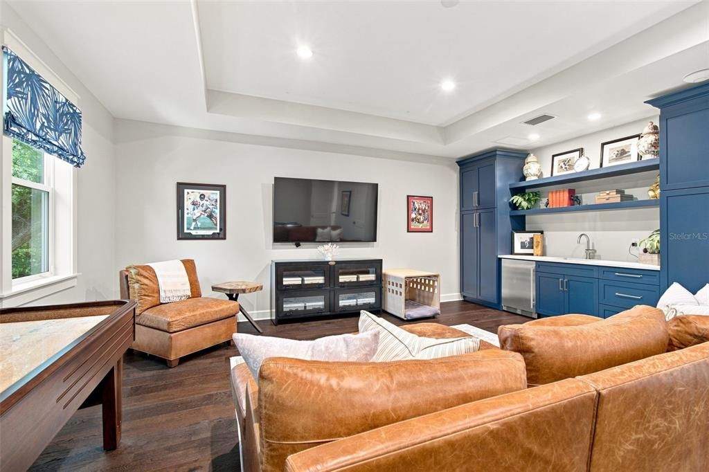 Activo con contrato: $2,495,000 (5 camas, 5 baños, 4110 Pies cuadrados)
