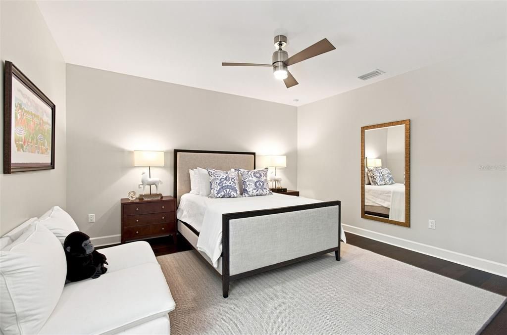 Activo con contrato: $2,495,000 (5 camas, 5 baños, 4110 Pies cuadrados)