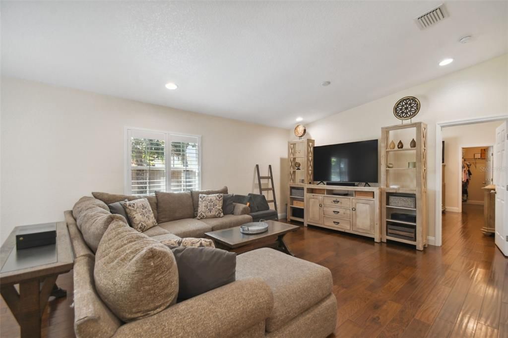 For Rent: $5,250 (4 beds, 3 baths, 2562 Square Feet)
