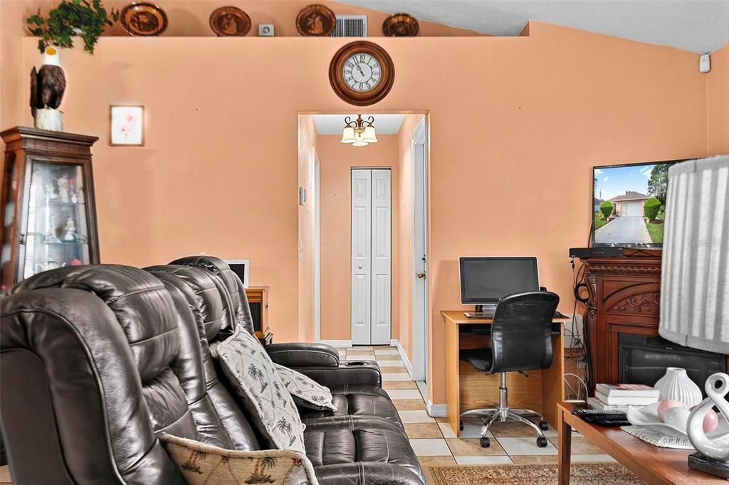 На продажу: $349,000 (3 спален, 2 ванн, 1236 Квадратных фут)