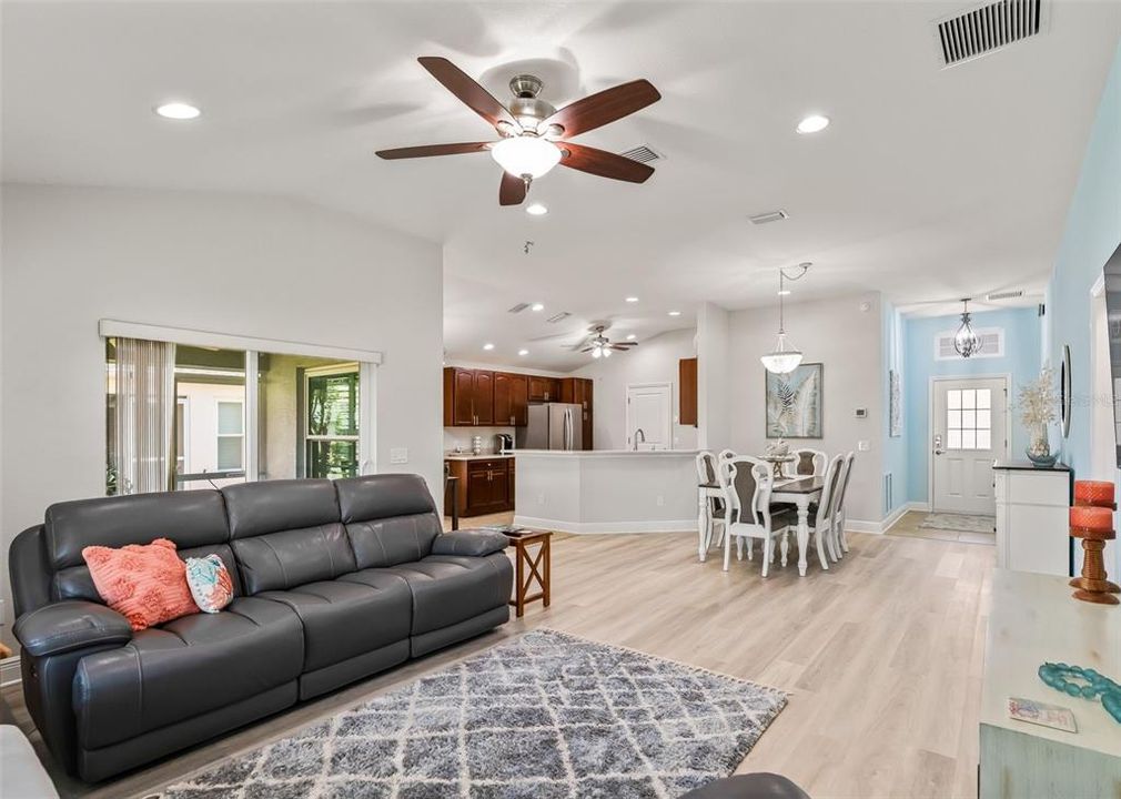 For Sale: $338,900 (3 beds, 2 baths, 1619 Square Feet)