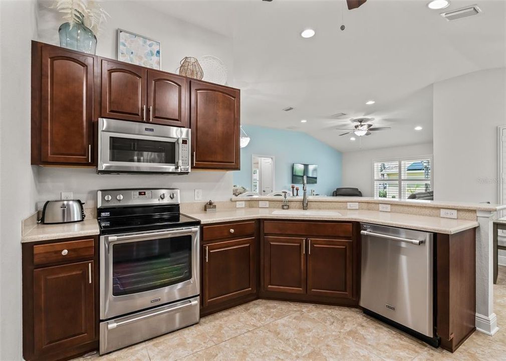 For Sale: $338,900 (3 beds, 2 baths, 1619 Square Feet)