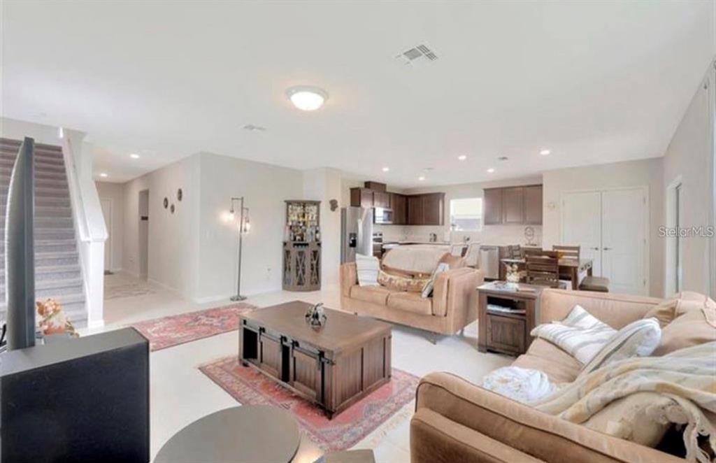 В аренду: $2,700 (4 спален, 3 ванн, 2205 Квадратных фут)