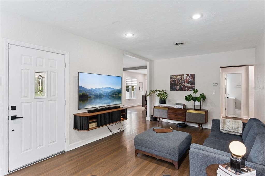 For Sale: $664,900 (3 beds, 2 baths, 2001 Square Feet)