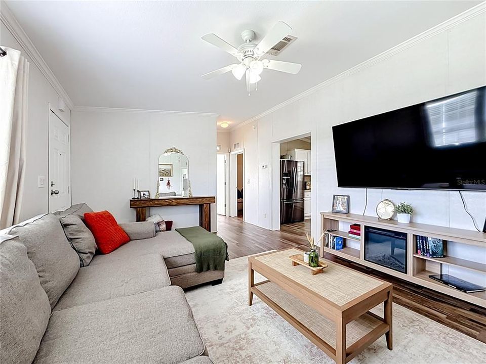 For Sale: $219,900 (3 beds, 2 baths, 1296 Square Feet)