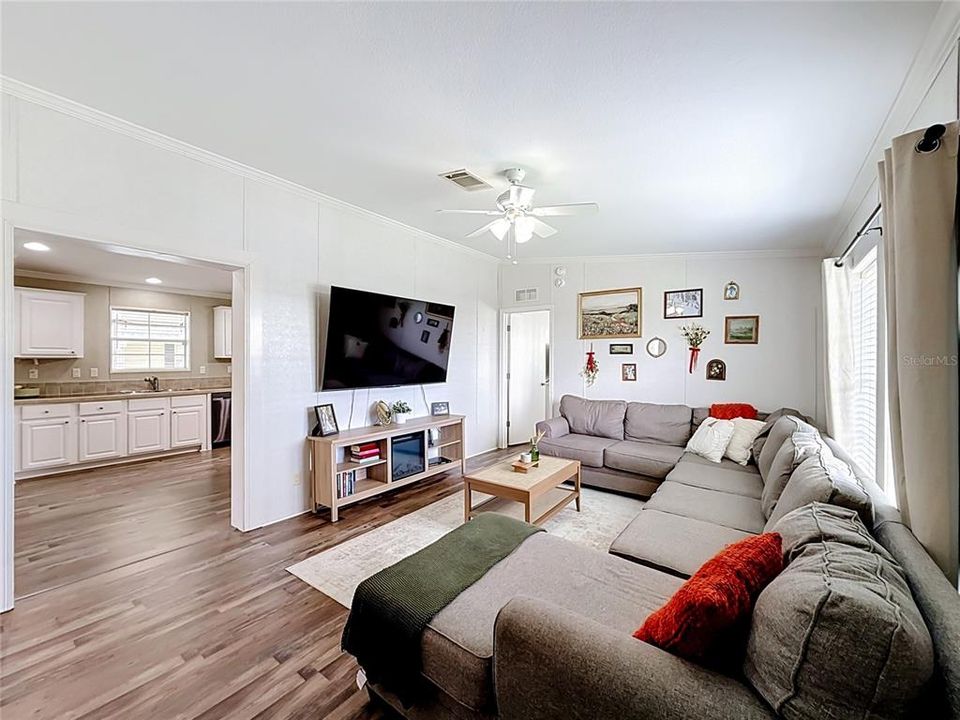 For Sale: $219,900 (3 beds, 2 baths, 1296 Square Feet)