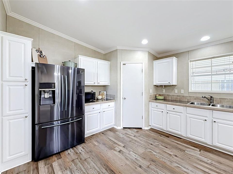 For Sale: $219,900 (3 beds, 2 baths, 1296 Square Feet)