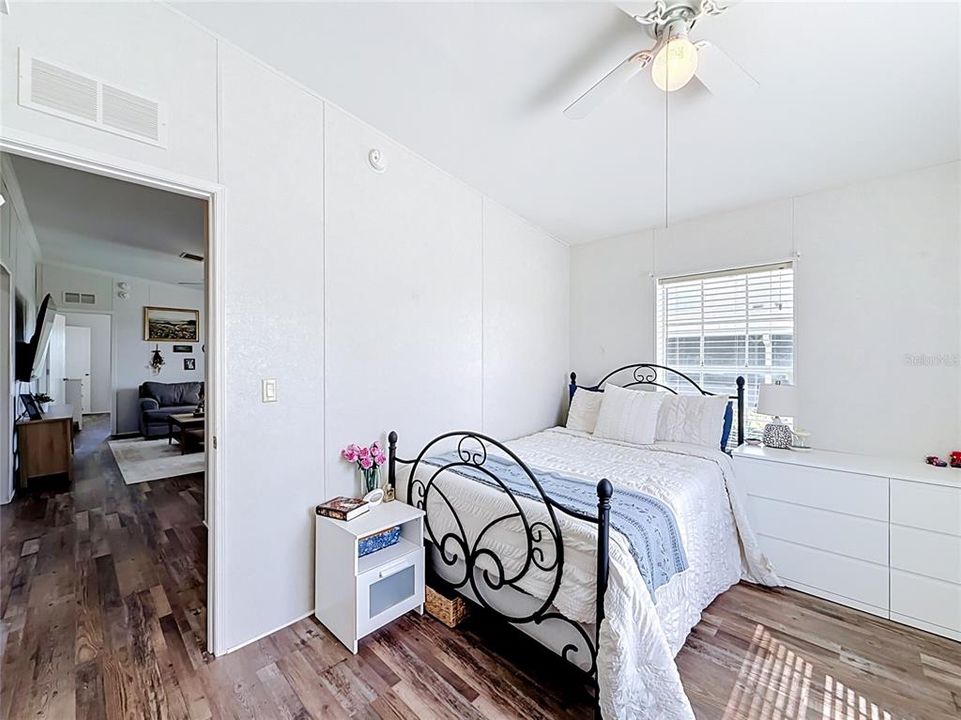 For Sale: $219,900 (3 beds, 2 baths, 1296 Square Feet)