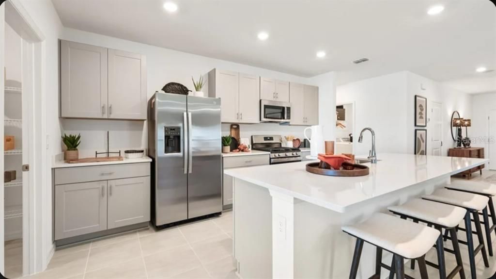 En Venta: $371,999 (4 camas, 3 baños, 2106 Pies cuadrados)
