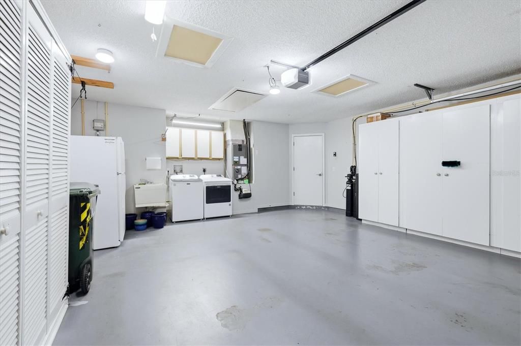 Active With Contract: $279,500 (2 beds, 2 baths, 1243 Square Feet)