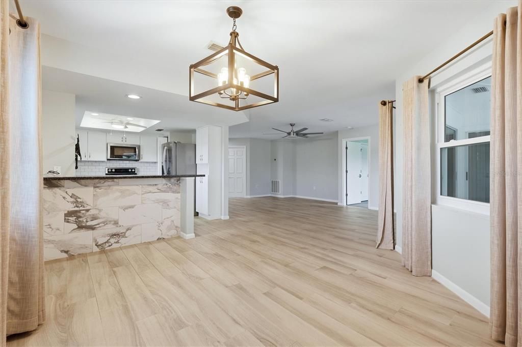 Active With Contract: $279,500 (2 beds, 2 baths, 1243 Square Feet)