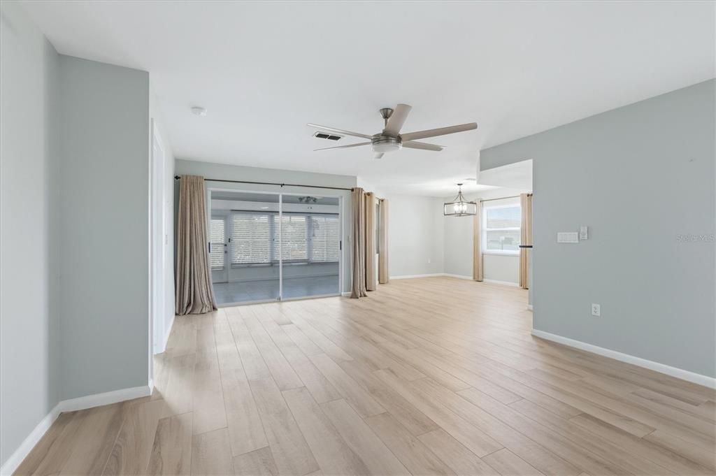 Active With Contract: $279,500 (2 beds, 2 baths, 1243 Square Feet)
