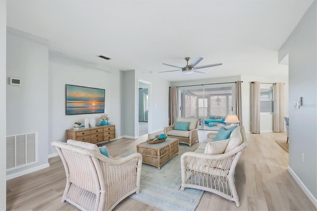 Active With Contract: $279,500 (2 beds, 2 baths, 1243 Square Feet)