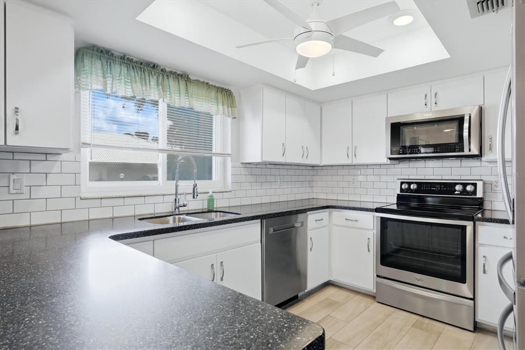 Active With Contract: $279,500 (2 beds, 2 baths, 1243 Square Feet)