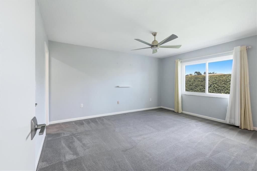 Active With Contract: $279,500 (2 beds, 2 baths, 1243 Square Feet)