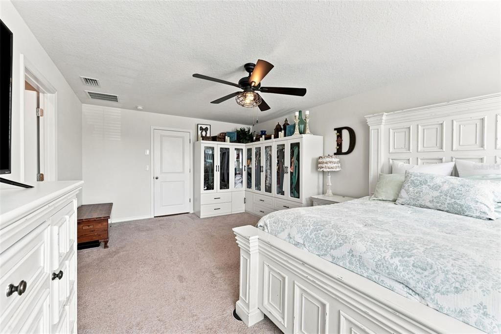 For Sale: $374,900 (5 beds, 3 baths, 2605 Square Feet)