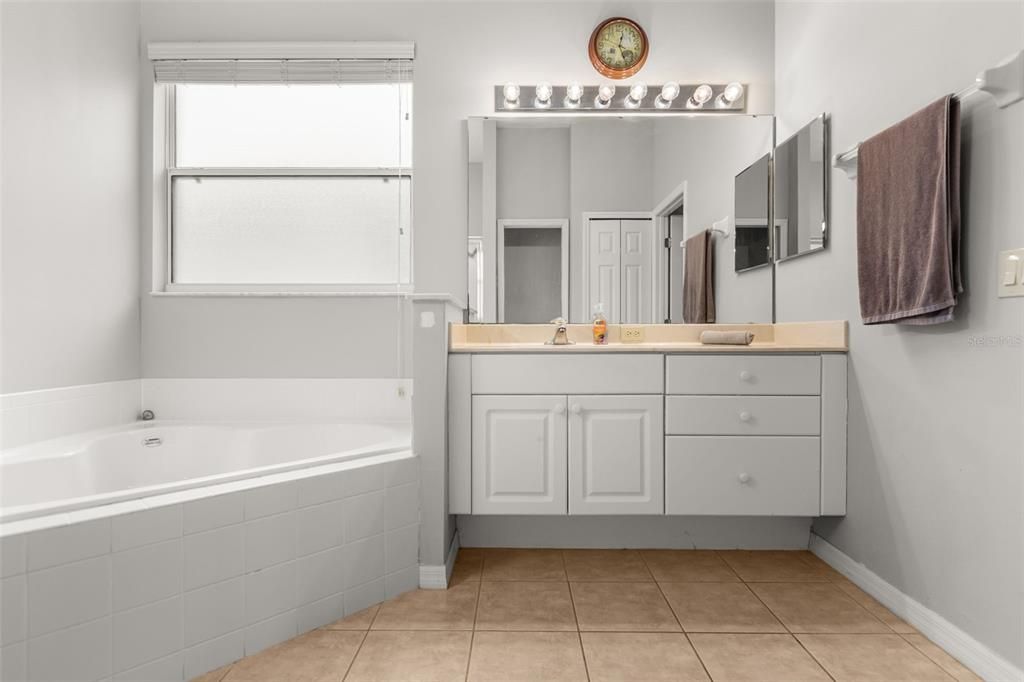 For Sale: $440,000 (3 beds, 2 baths, 1961 Square Feet)