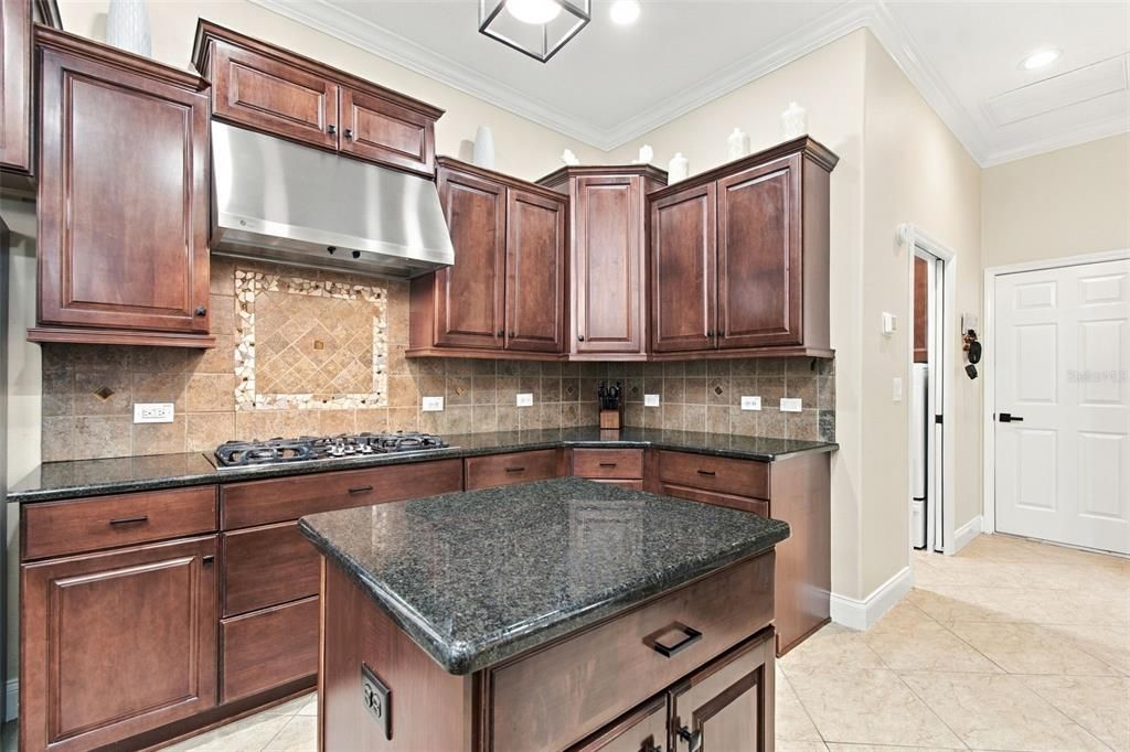 En Venta: $825,000 (4 camas, 3 baños, 3227 Pies cuadrados)