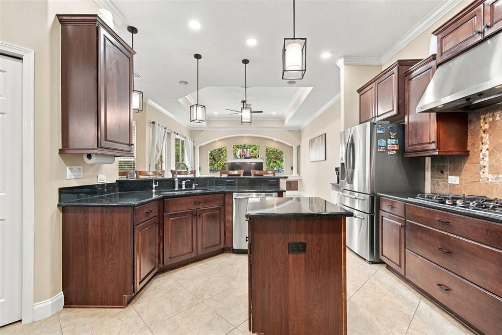 En Venta: $825,000 (4 camas, 3 baños, 3227 Pies cuadrados)