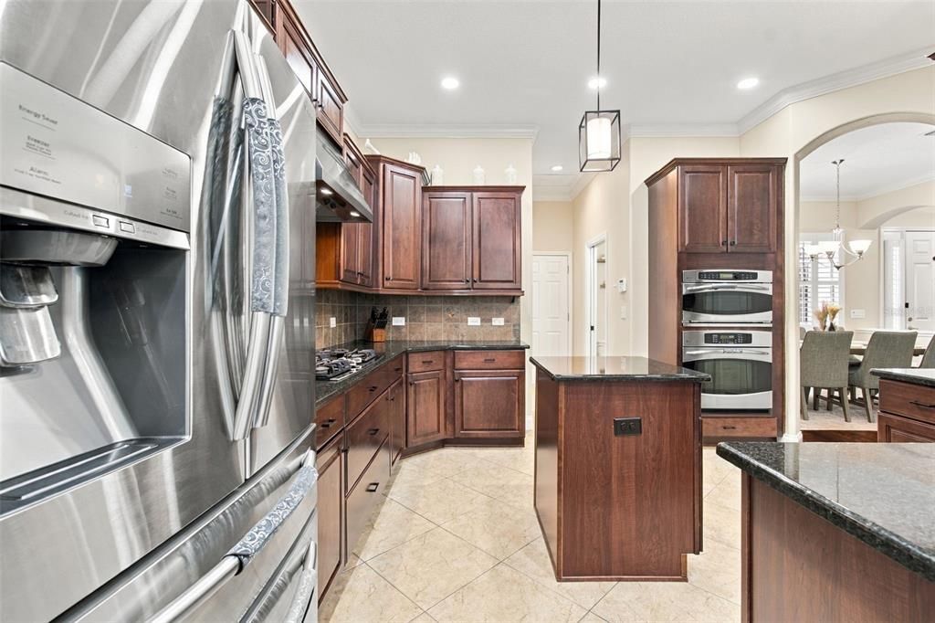 En Venta: $825,000 (4 camas, 3 baños, 3227 Pies cuadrados)
